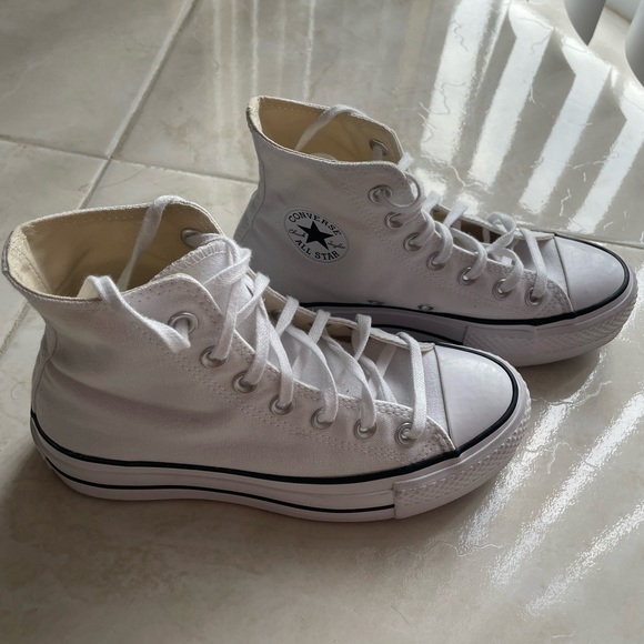 Chuck Taylor All Star Lift Platform Canvas: WOMEN'S HIGH TOP SHOE - Picture 2 of 4